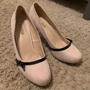Beige pumps with black trim